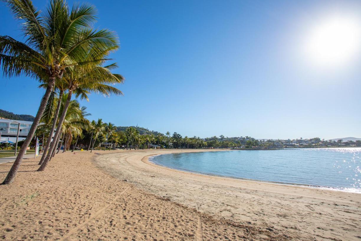 Mandalay Escape, Seclusion & Serenity With A Pool Airlie Beach Exteriör bild