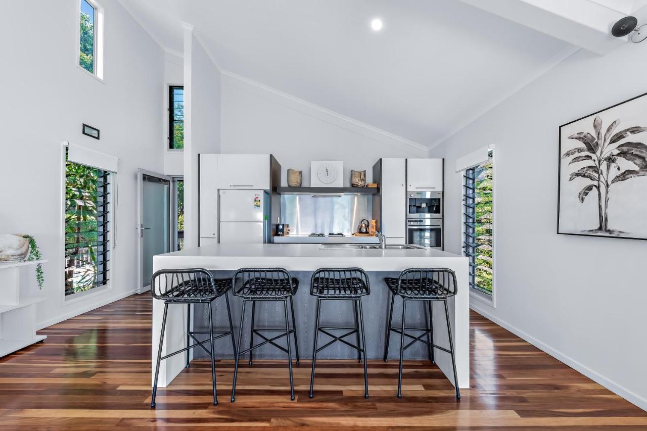 Mandalay Escape, Seclusion & Serenity With A Pool Airlie Beach Exteriör bild