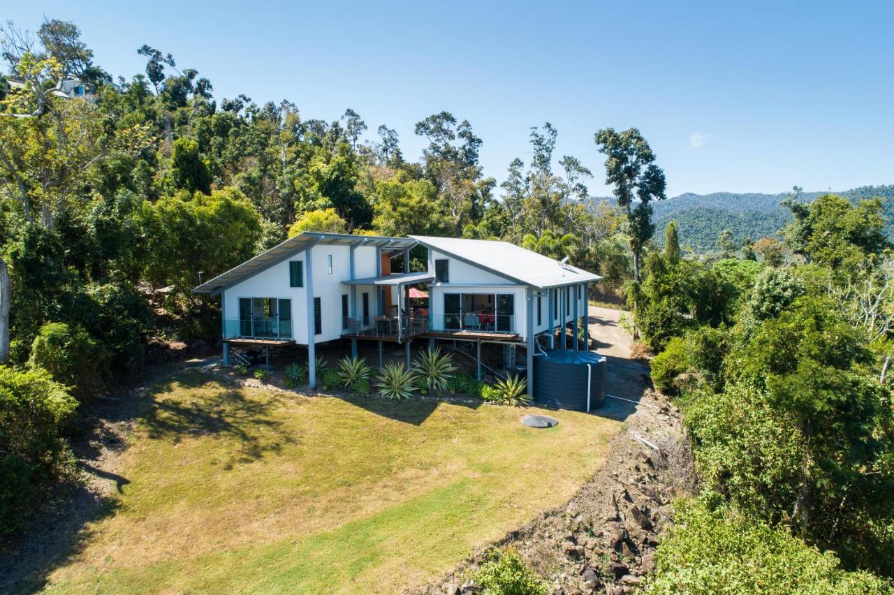 Mandalay Escape, Seclusion & Serenity With A Pool Airlie Beach Exteriör bild